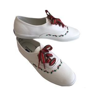 Vintage Christmas Embroidered Keds - Size 7